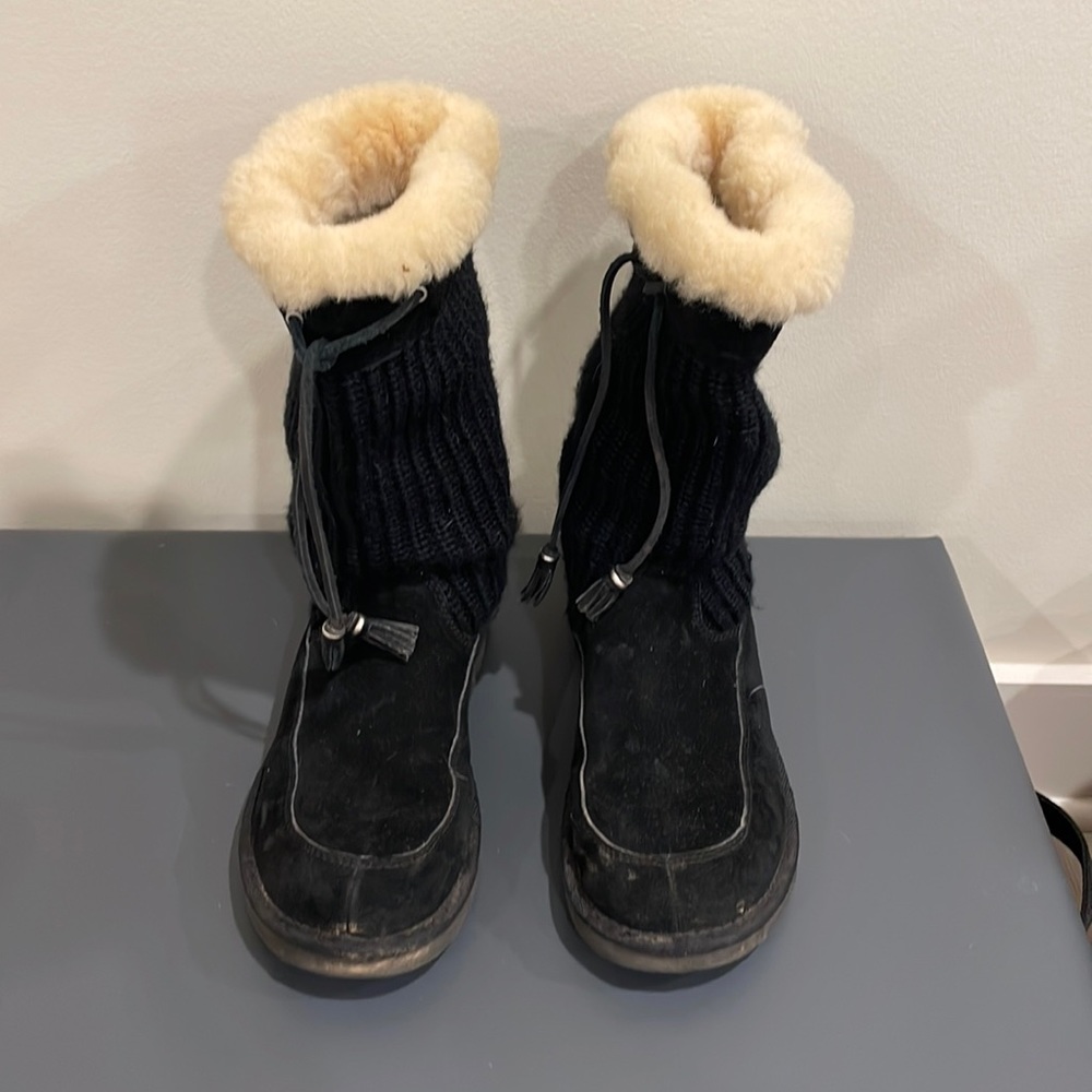 UGG sweater top boots size 9 USA